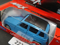 Die-cast schaalmodel van de klassieke renault 4 (r4/4l) - afbeelding 3 van  5