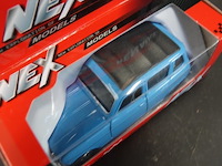 Die-cast schaalmodel van de klassieke renault 4 (r4/4l) - afbeelding 4 van  5