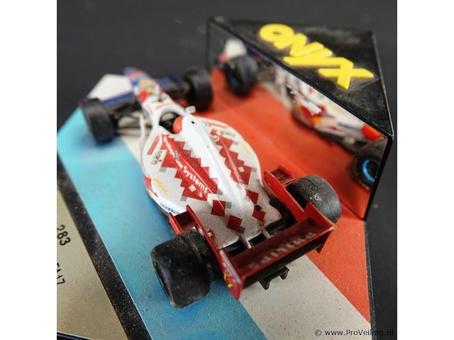 Die-cast schaalmodel van de onyx 283 arrows hart fa17 bestuurd door de nederlandse coureur jos verstappen tijdens de braziliaanse grand prix van 1996 - afbeelding 4 van  5