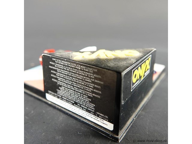 Die-cast schaalmodel van de onyx 283 arrows hart fa17 bestuurd door de nederlandse coureur jos verstappen tijdens de braziliaanse grand prix van 1996 - afbeelding 5 van  5