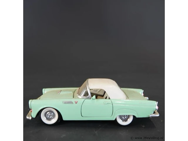 Diecast schaalmodel ford ss thunderbird van het bouwjaar 1955 - afbeelding 2 van  5