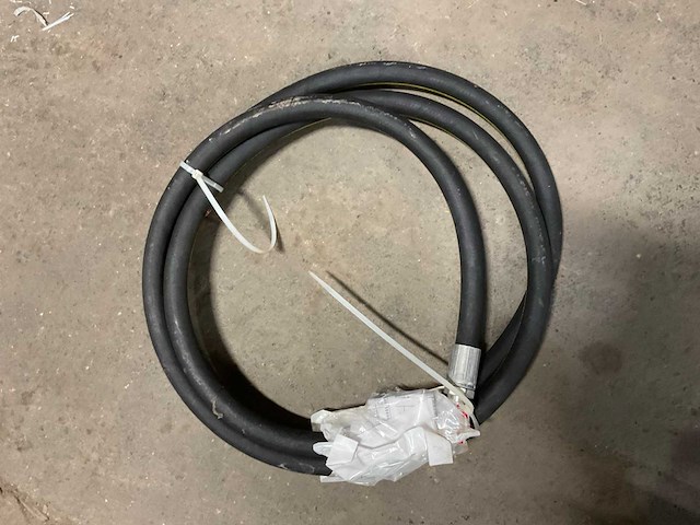 Diehard nonmetallic hose assembly - afbeelding 2 van  3