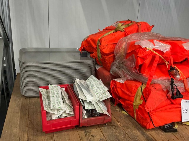 Dienbladen en divers - afbeelding 1 van  4