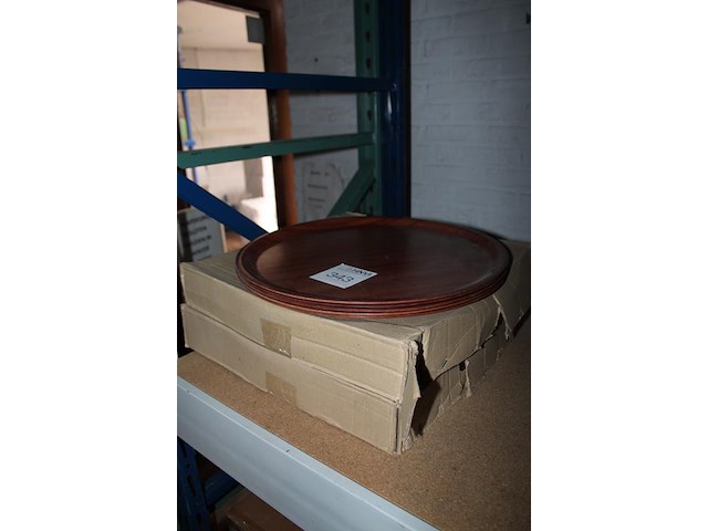 Dienbladen met doorsnede 43 cm. ca. 25 stuks. - afbeelding 2 van  2