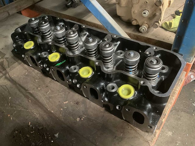 Diesel engine cylinder head - afbeelding 2 van  3