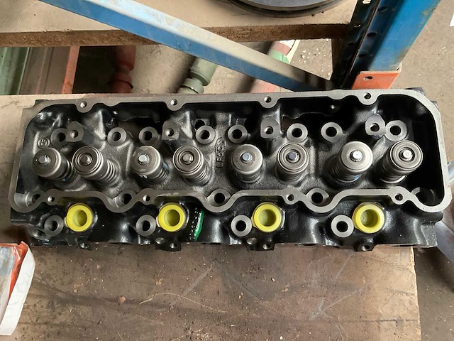 Diesel engine cylinder head - afbeelding 2 van  4