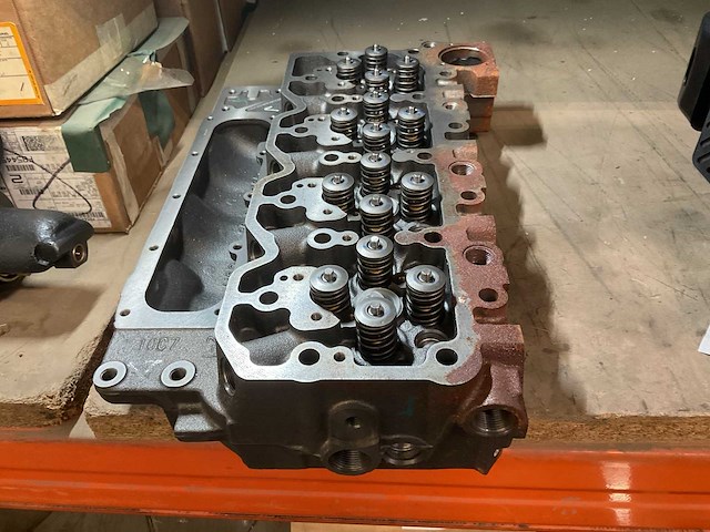 Diesel engine cylinder head - afbeelding 3 van  4