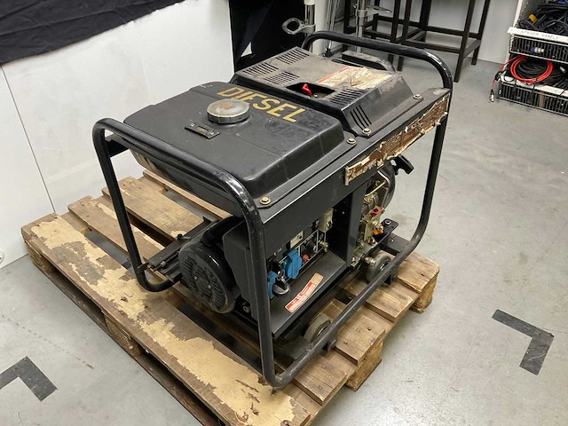 Dieselgenerator - afbeelding 8 van  14
