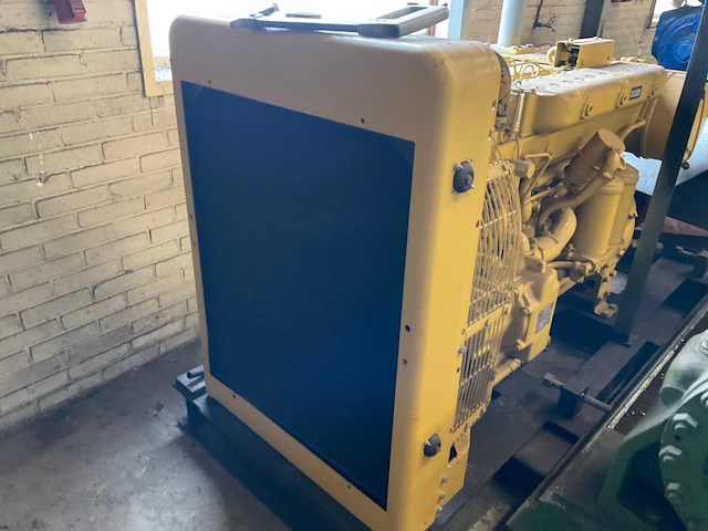 Dieselmotor caterpillar d333 (waterpomp) - afbeelding 1 van  9