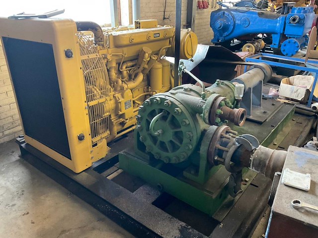 Dieselmotor caterpillar d333 (waterpomp) - afbeelding 2 van  9