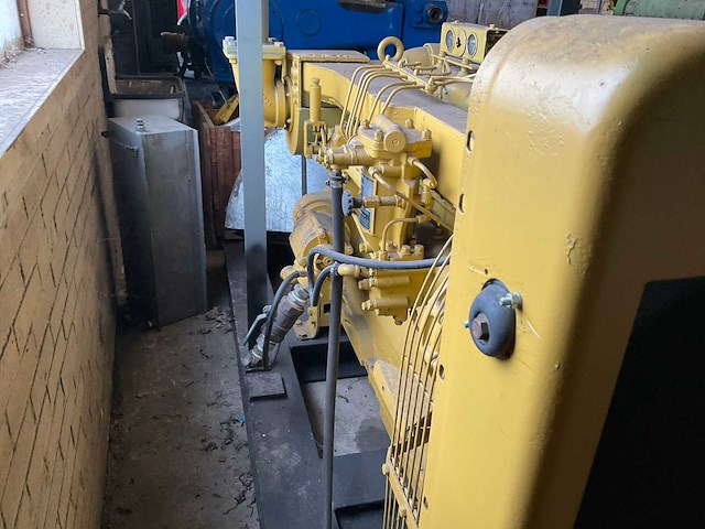 Dieselmotor caterpillar d333 (waterpomp) - afbeelding 3 van  9