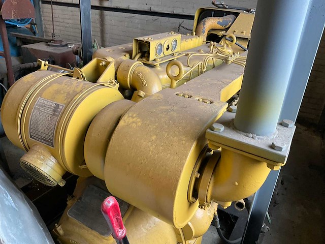 Dieselmotor caterpillar d333 (waterpomp) - afbeelding 5 van  9