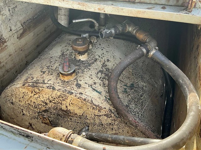 Dieseltank met handpomp (900 liter) - afbeelding 3 van  4