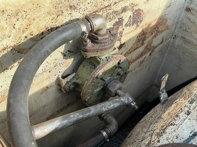 Dieseltank met handpomp (900 liter) - afbeelding 4 van  4