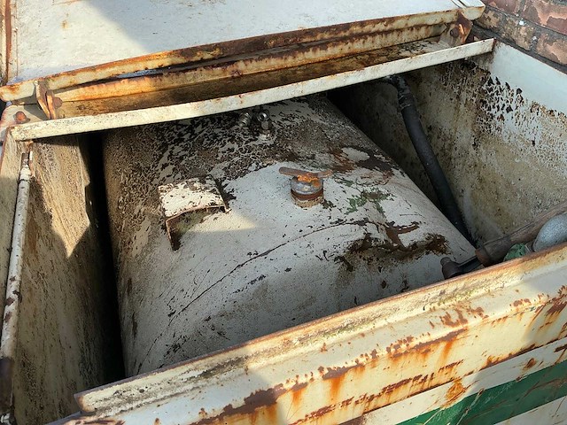 Dieseltank met handpomp (900 liter) - afbeelding 3 van  5