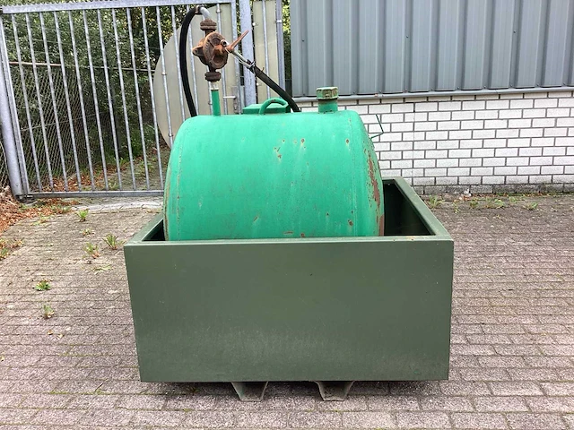 Dieseltank met lekbak - afbeelding 4 van  11