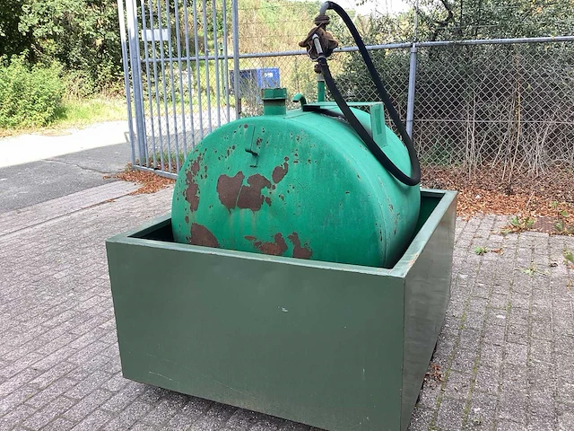 Dieseltank met lekbak - afbeelding 6 van  11