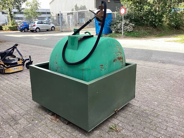 Dieseltank met lekbak - afbeelding 8 van  11