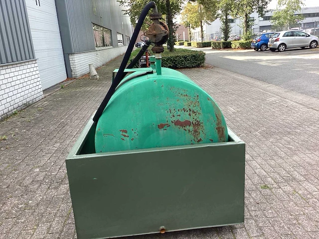 Dieseltank met lekbak - afbeelding 9 van  11