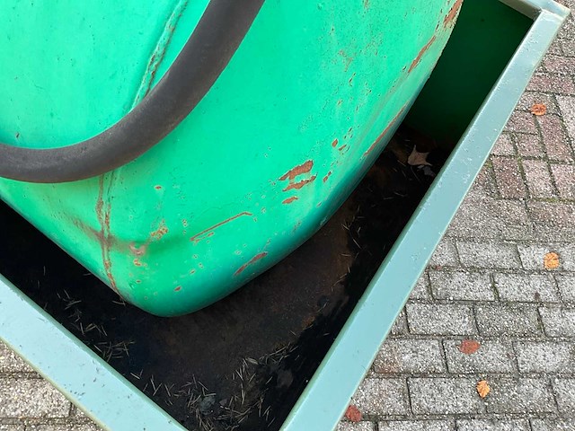 Dieseltank met lekbak - afbeelding 9 van  9