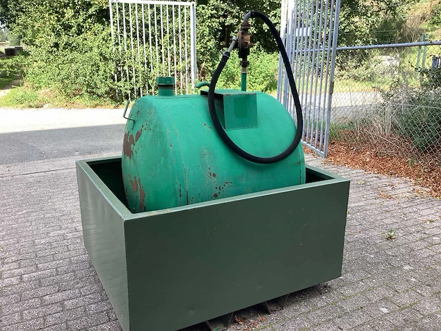 Dieseltank met lekbak - afbeelding 7 van  11