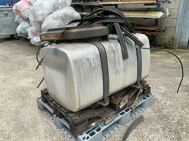 Dieseltank - afbeelding 1 van  7