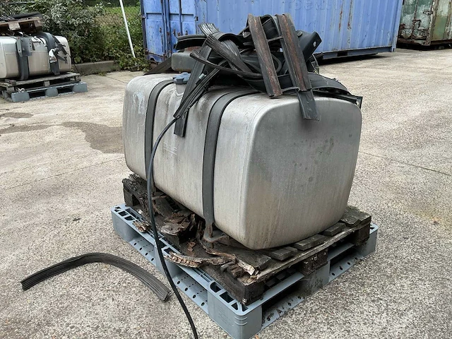 Dieseltank - afbeelding 2 van  7