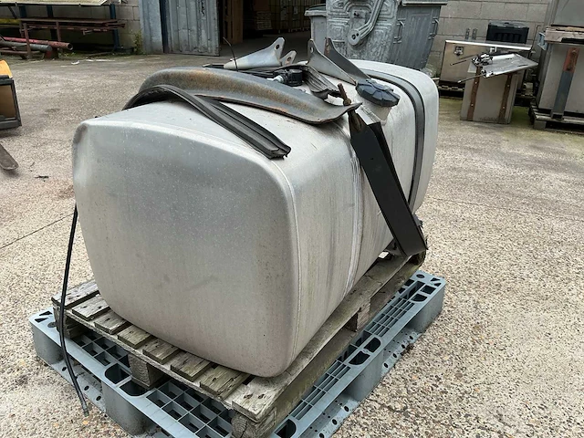 Dieseltank - afbeelding 1 van  8