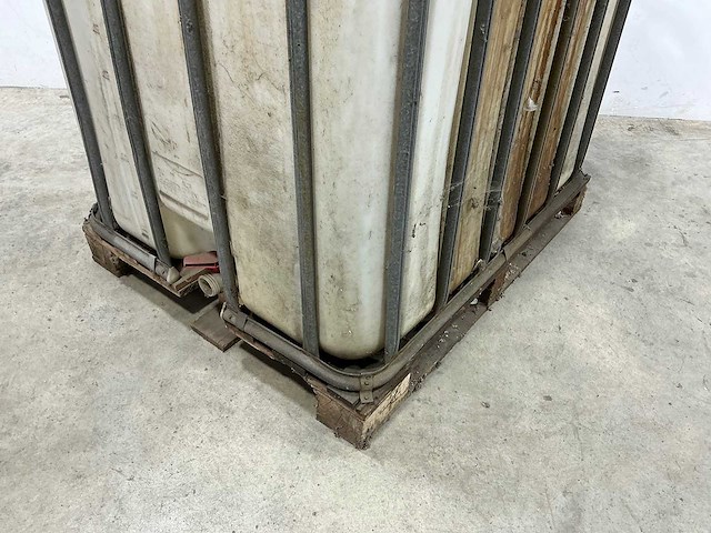 Dieselvat met pomp - afbeelding 3 van  6