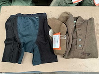 Different clothing - afbeelding 1 van  2