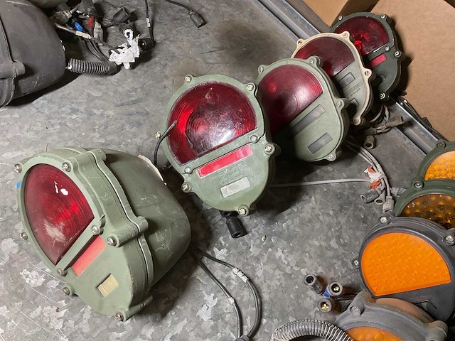 Different tail lights (5x) - afbeelding 1 van  2