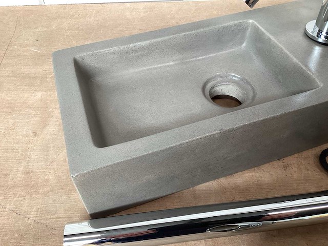 Differnz ethan toiletfontein met chroom garnituur, complete set - afbeelding 2 van  2