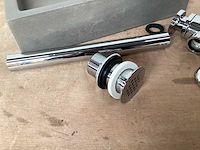 Differnz ethan toiletfontein met chroom garnituur, complete set - afbeelding 2 van  2