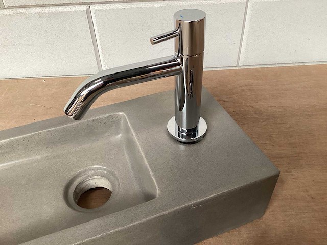 Differnz ethan toiletfontein met chroom garnituur, complete set - afbeelding 1 van  1