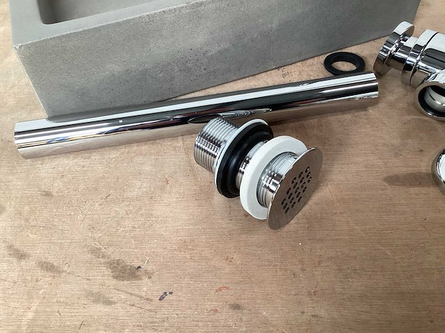 Differnz ethan toiletfontein met chroom garnituur, complete set - afbeelding 4 van  4