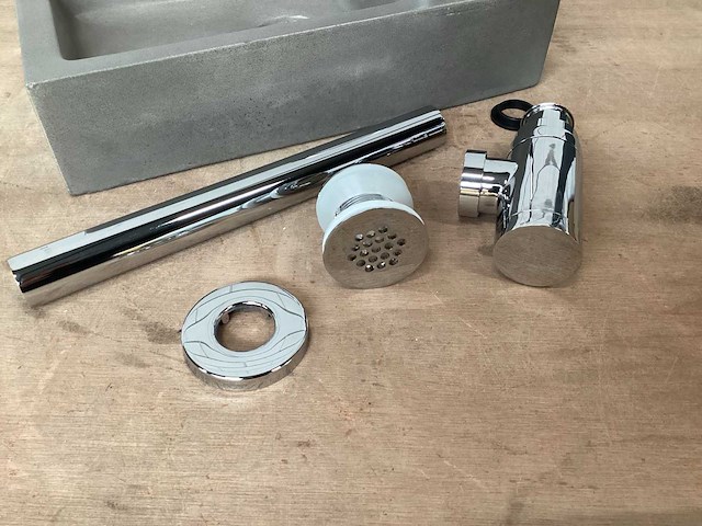 Differnz ethan toiletfontein met chroom garnituur, gebogen uitloop, complete set - afbeelding 1 van  2