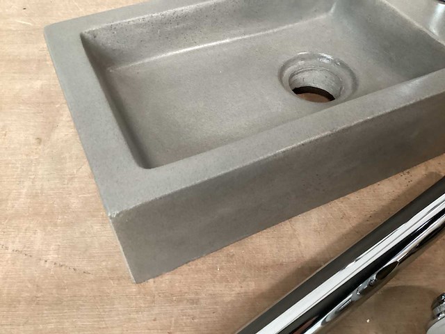 Differnz ethan toiletfontein met chroom garnituur, gebogen uitloop, complete set - afbeelding 2 van  2