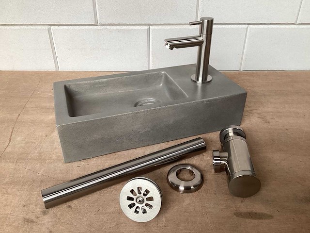 Differnz ethan toiletfontein met mat rvs garnituur, complete set - afbeelding 1 van  7