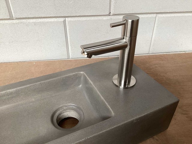 Differnz ethan toiletfontein met mat rvs garnituur, complete set - afbeelding 2 van  7