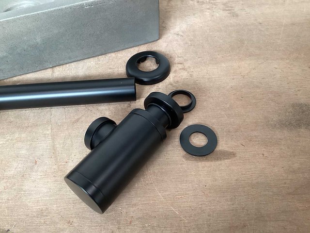 Differnz ethan toiletfontein met matzwart garnituur, complete set - afbeelding 3 van  3