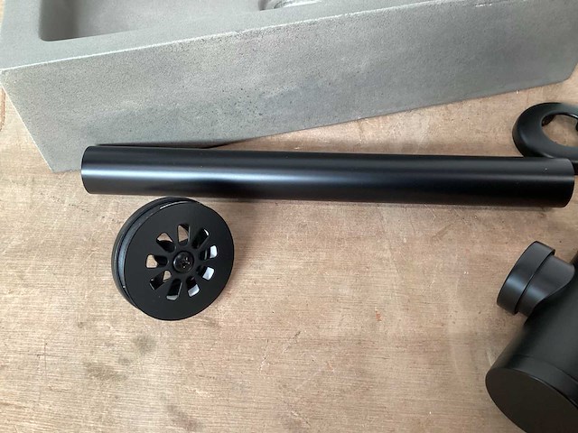 Differnz ethan toiletfontein met matzwart garnituur, complete set - afbeelding 4 van  6