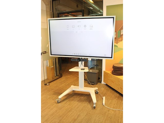 Digiboard samsung flip pro model lh65wmr wbgcxen versie ca02. op verrijdbaar statief met logitech meetup co... - afbeelding 2 van  4