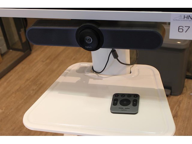 Digiboard samsung flip pro model lh65wmr wbgcxen versie ca02. op verrijdbaar statief met logitech meetup co... - afbeelding 3 van  4