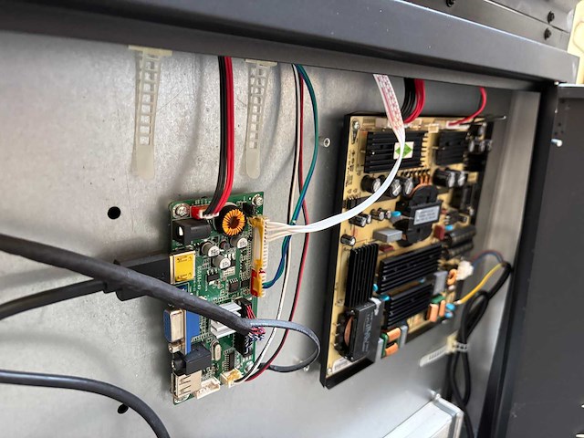 Digitaal reclamezuil - afbeelding 4 van  7