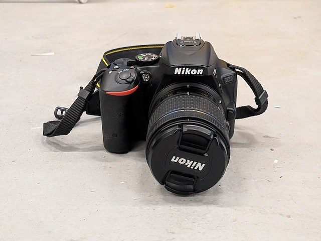 Digitale spiegelreflex camera met extra lens en statief nikon, d5500 - afbeelding 1 van  18