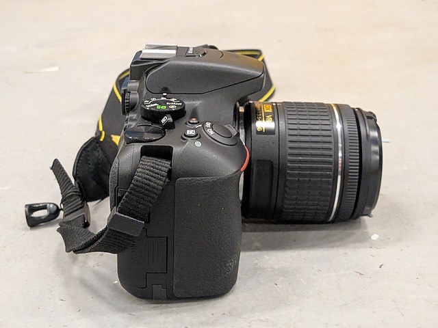 Digitale spiegelreflex camera met extra lens en statief nikon, d5500 - afbeelding 12 van  18