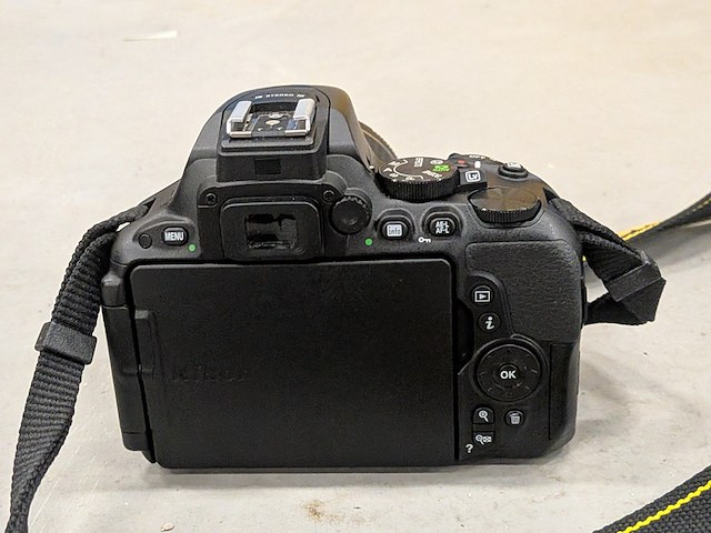 Digitale spiegelreflex camera met extra lens en statief nikon, d5500 - afbeelding 13 van  18