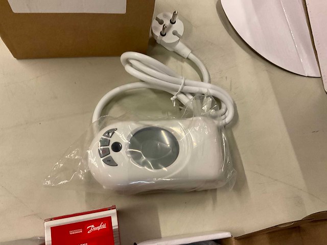 Digitale thermostaat (2x) - afbeelding 2 van  4