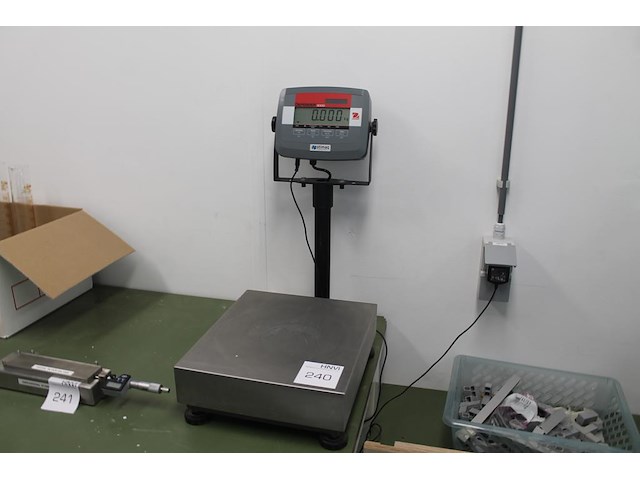 Digitale weegschaal ohaus defender 3000. - afbeelding 1 van  3