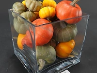 Dikglazen schaal met kunstfruit